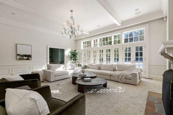 Chandelier, Interior, Living room