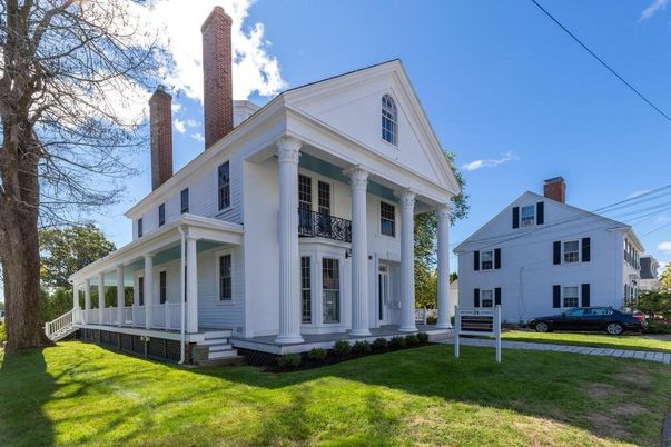 Exterior, Facade, Queen Anne Victorian