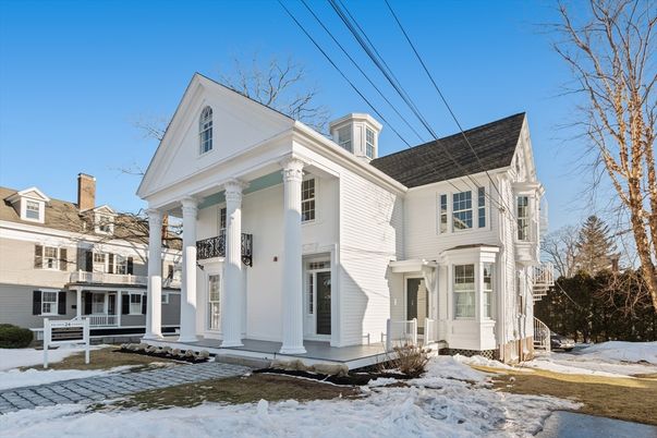 Exterior, Facade, Queen Anne Victorian