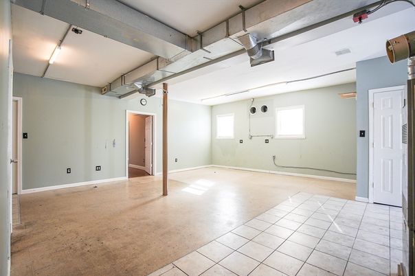 Garage, Interior