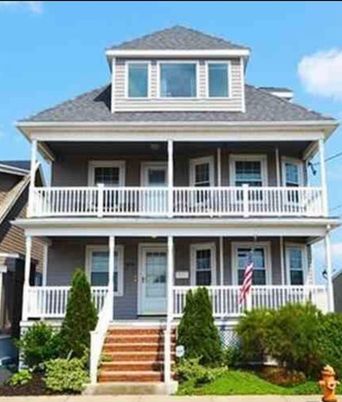 Exterior, Facade, American Foursquare