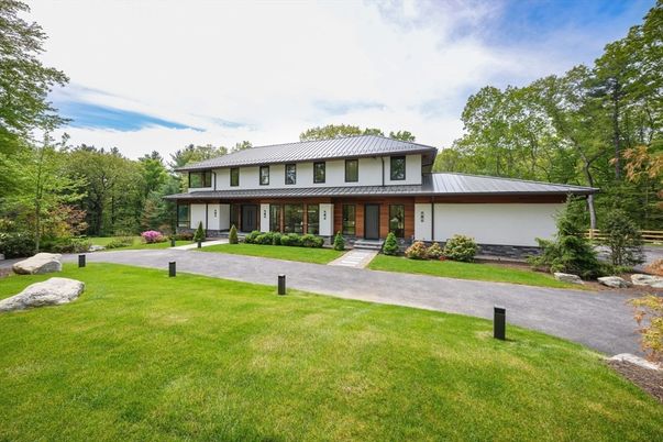 Backyard, Exterior, Facade, Split Level