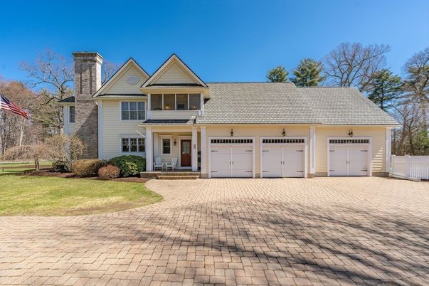 Attached, Exterior, Facade, Farmhouse
