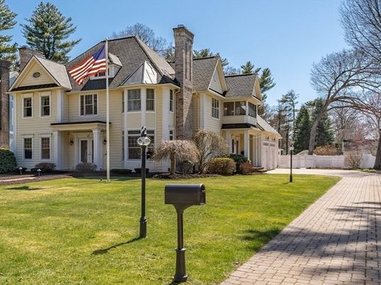 Attached, Backyard, Exterior, Facade, Queen Anne Victorian
