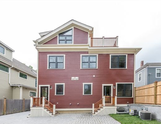 Exterior, Facade, American Foursquare
