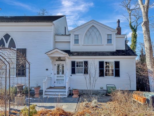 Exterior, Facade, Cape Cod