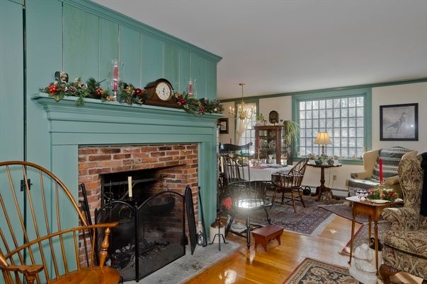 Chandelier, Dining room, Fireplace, Interior, Wood Texture Flooring