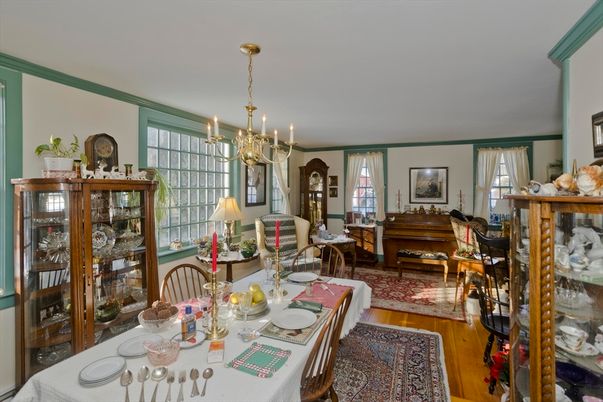 Chandelier, Dining room, Interior, Living room, Piano, Wood Texture Flooring