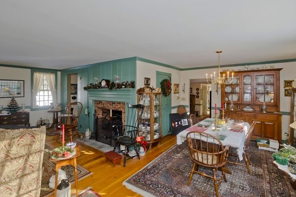 Chandelier, Dining room, Fireplace, Interior, Wood Texture Flooring