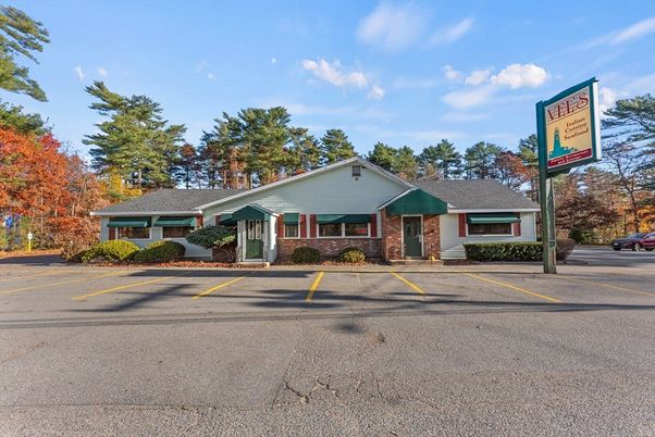 Exterior, Facade, Brick Facade, Ranch