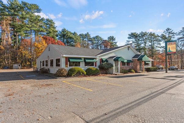 Exterior, Facade, Brick Facade, Ranch