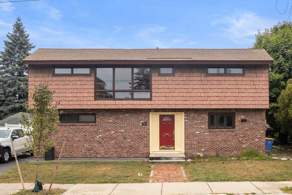 Exterior, Facade, Brick Facade, Georgian