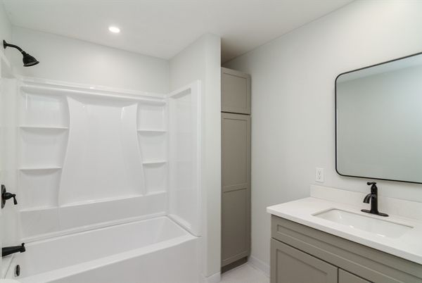 Bathroom, Dual Sink Vanities, Interior, Recessed Lighting