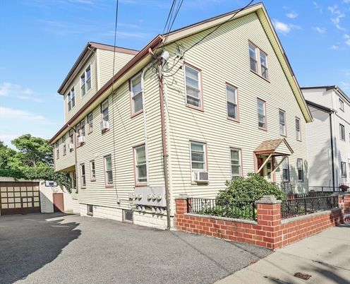 Exterior, Facade, Rowhouse
