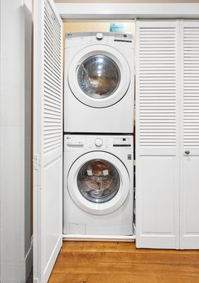 Interior, Utility Closets, Washer, Wood Texture Flooring