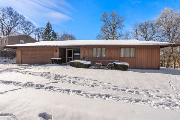 Attached, Exterior, Facade, Ranch