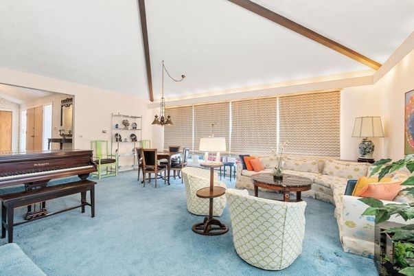 Dining room, Interior, Living room, Pendant Lights, Piano