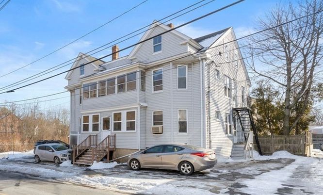 Exterior, Facade, Queen Anne Victorian