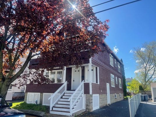 Exterior, Facade, Rowhouse