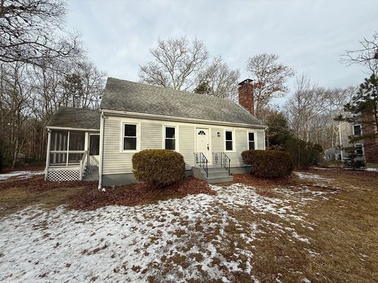 Backyard, Exterior, Facade, Cape Cod