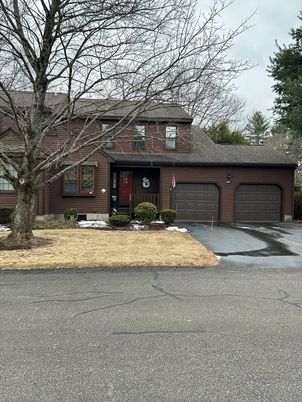 Attached, Exterior, Facade, Ranch