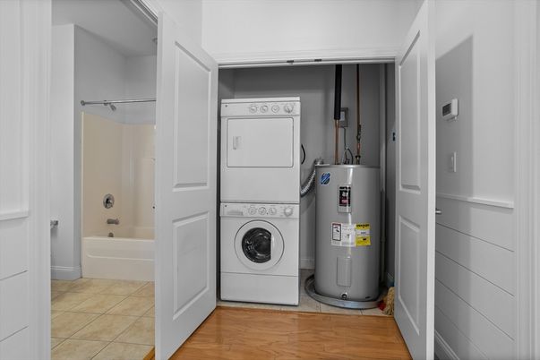 Interior, Utility Closets, Washer, Wood Texture Flooring