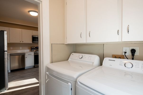 Interior, Kitchen, Washer, Wood Texture Flooring