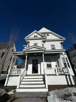 Exterior, Facade, Queen Anne Victorian