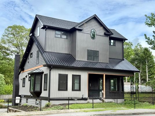 Exterior, Facade, Farmhouse