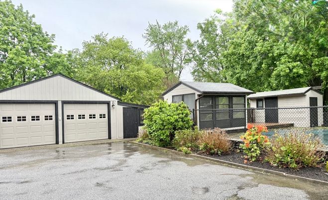 Detached Garage, Exterior