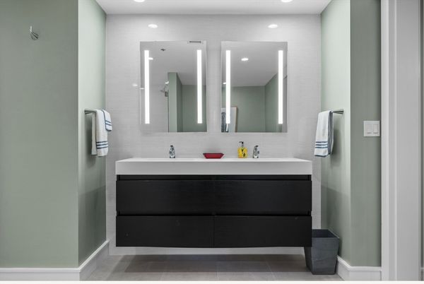 Bathroom, Dual Sink Vanities, Interior, Recessed Lighting