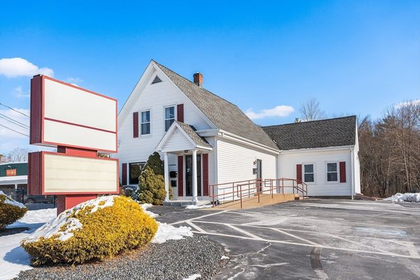 Exterior, Facade, Farmhouse