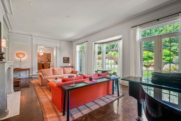 Fireplace, Interior, Living room, Pendant Lights, Recessed Lighting, Wood Texture Flooring