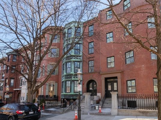 Exterior, Facade, Brick Facade, Rowhouse