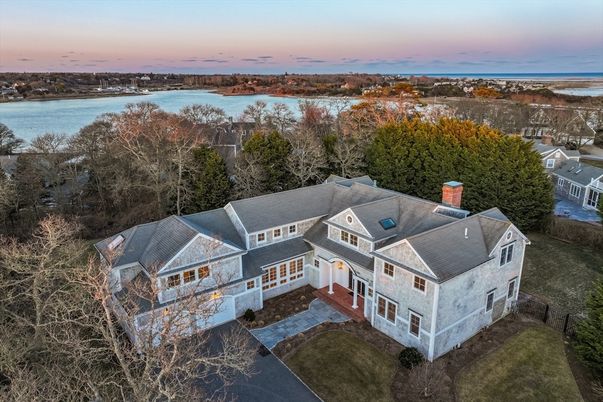 Exterior, Lake