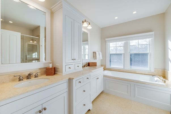 Bathroom, Dual Sink Vanities, Interior, Recessed Lighting