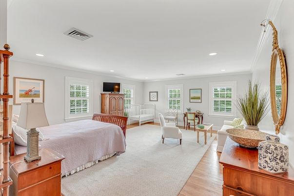 Bedroom, Dining room, Interior, Recessed Lighting, Wood Texture Flooring