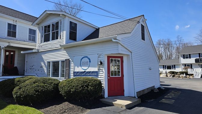 Exterior, Facade, Cape Cod