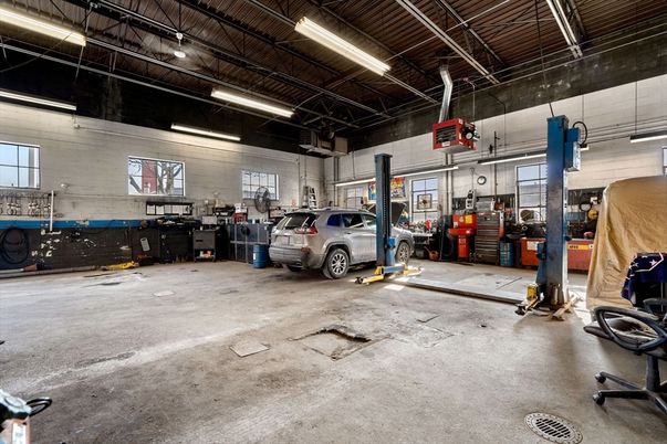 Garage, Interior