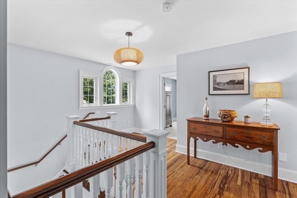 Interior, Pendant Lights, Wood Texture Flooring