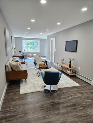 Interior, Living room, Recessed Lighting, Wood Texture Flooring