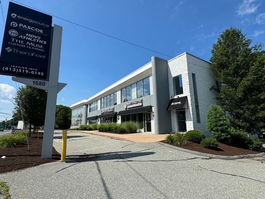 Exterior, Facade, Modern