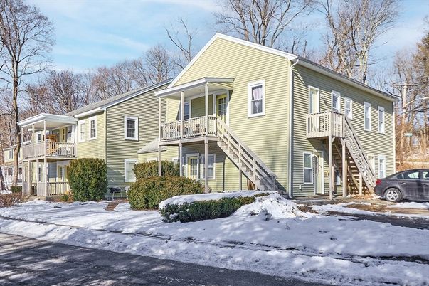 Attached, Exterior, Facade, Raised Ranch