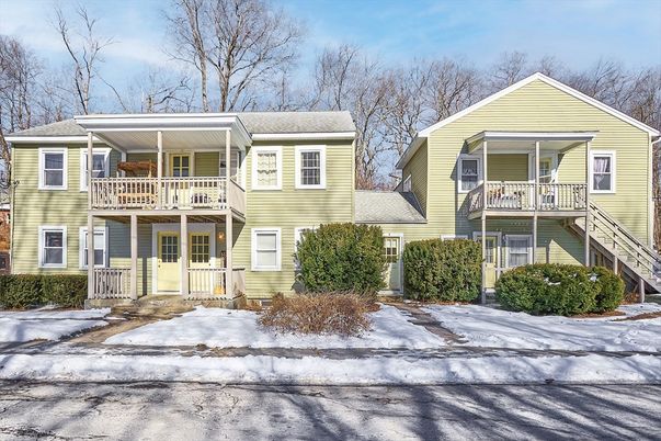 Exterior, Facade, Raised Ranch