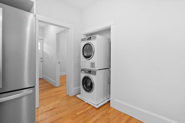 Interior, Utility Closets, Washer, Wood Texture Flooring