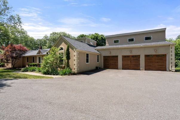Attached, Exterior, Facade, Farmhouse