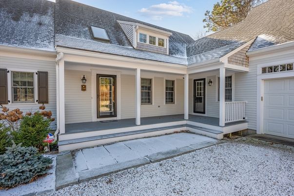 Attached, Exterior, Facade, Cape Cod