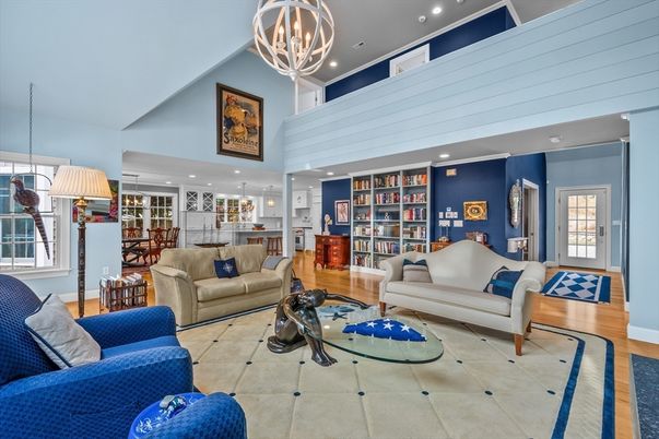Chandelier, Dining room, Interior, Living room, Pendant Lights, Recessed Lighting, Wood Texture Flooring