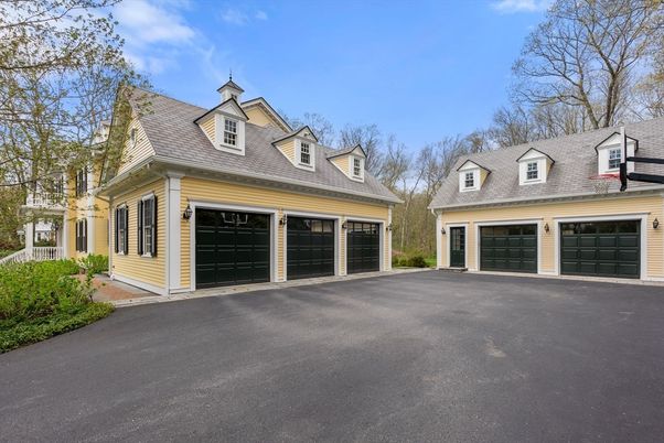 Attached, Exterior, Facade, Cape Cod
