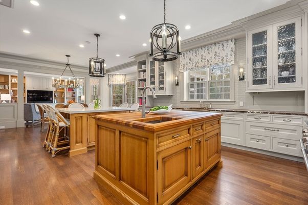 Chandelier, Dining room, Interior, Kitchen, Pendant Lights, Recessed Lighting, Tile Countertops, Wood Texture Flooring